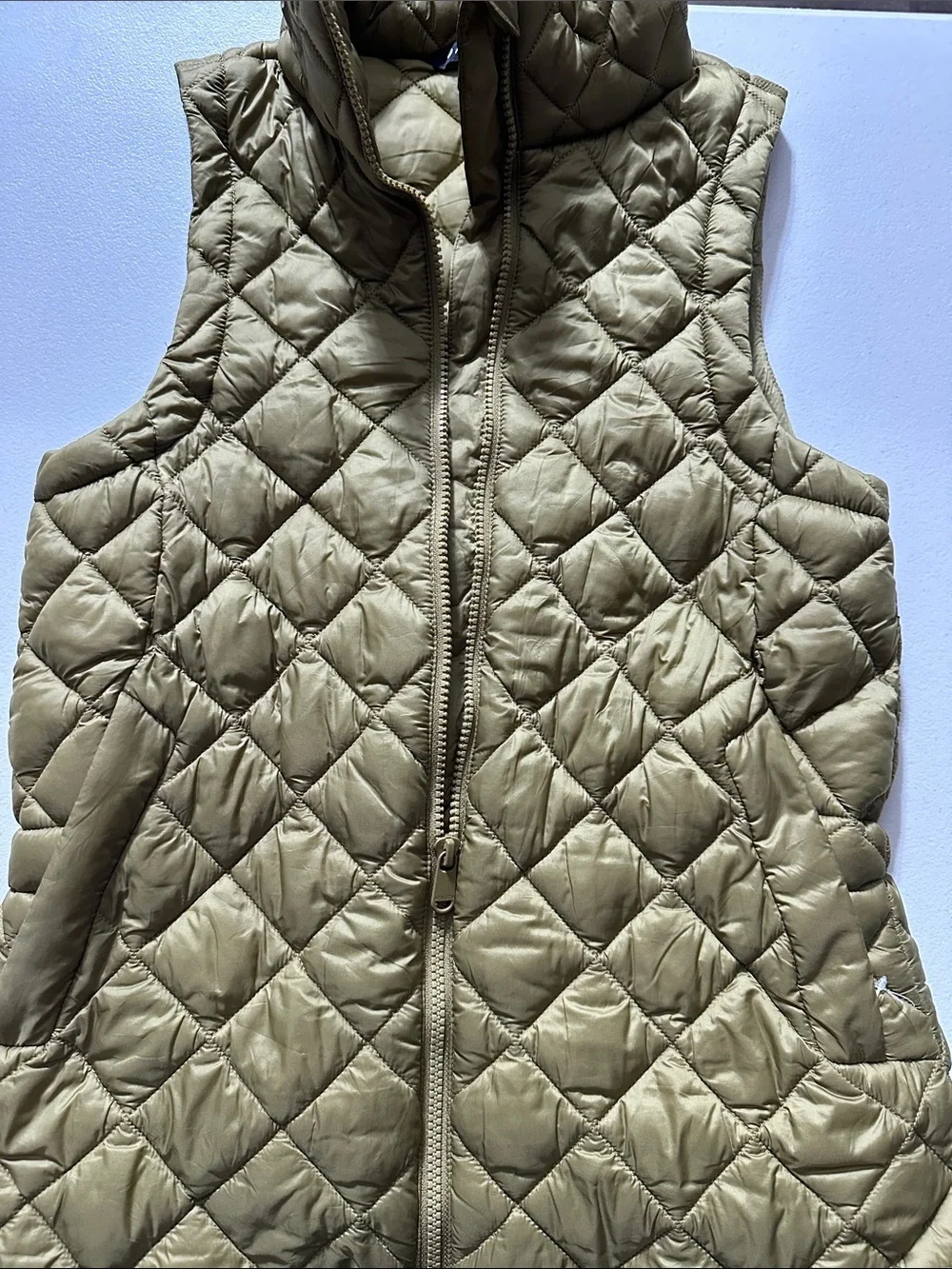 Athleta Quilted Puffer Vest in Olive Green - Picture 2 of 7